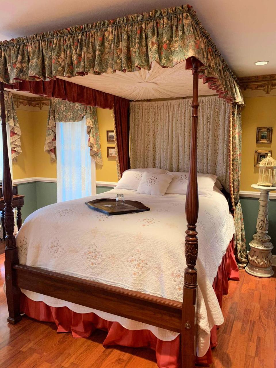 Morgantown The Lake Manor Bed & Breakfast エクステリア 写真