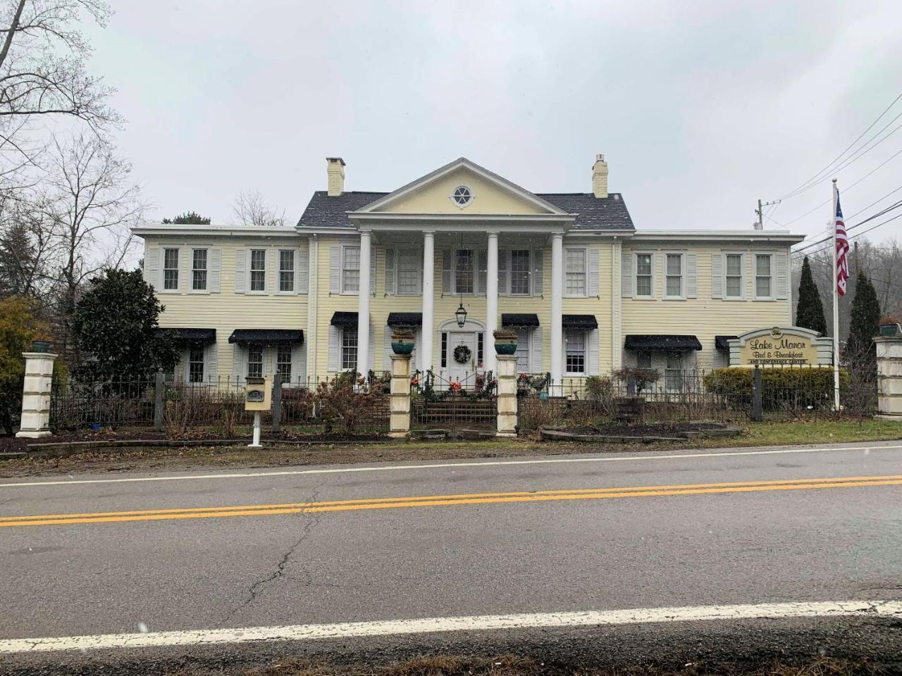 Morgantown The Lake Manor Bed & Breakfast エクステリア 写真
