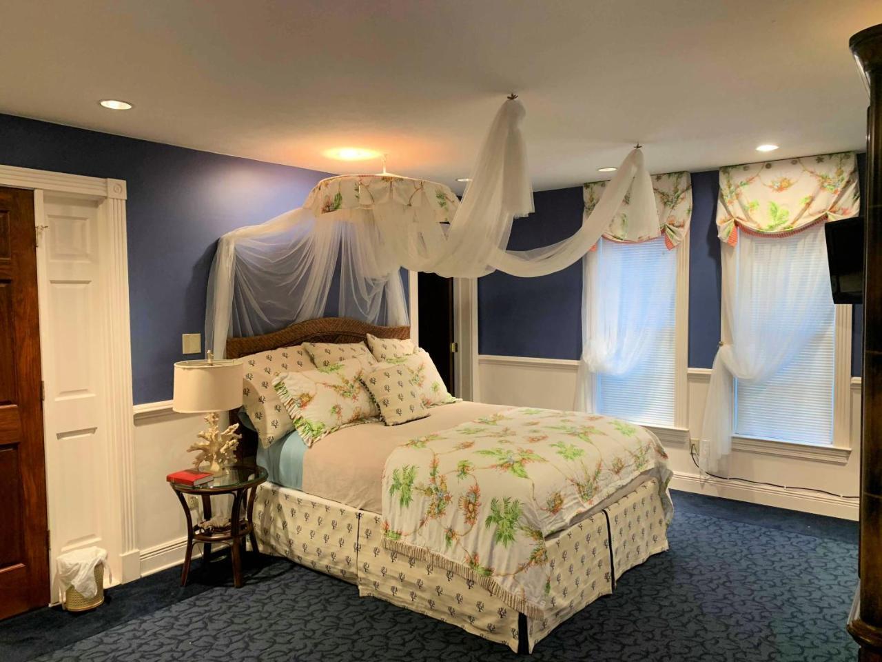 Morgantown The Lake Manor Bed & Breakfast エクステリア 写真