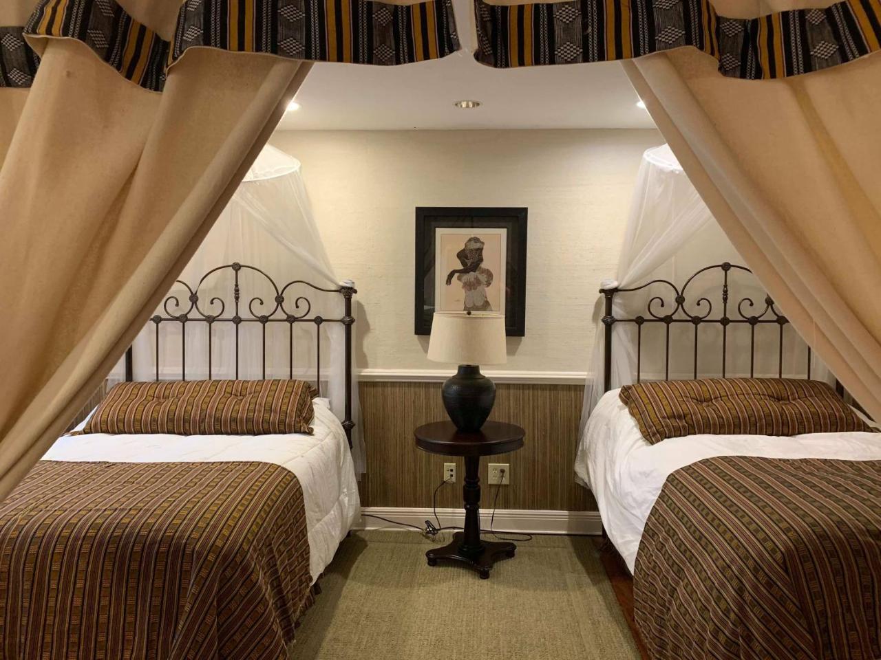 Morgantown The Lake Manor Bed & Breakfast エクステリア 写真