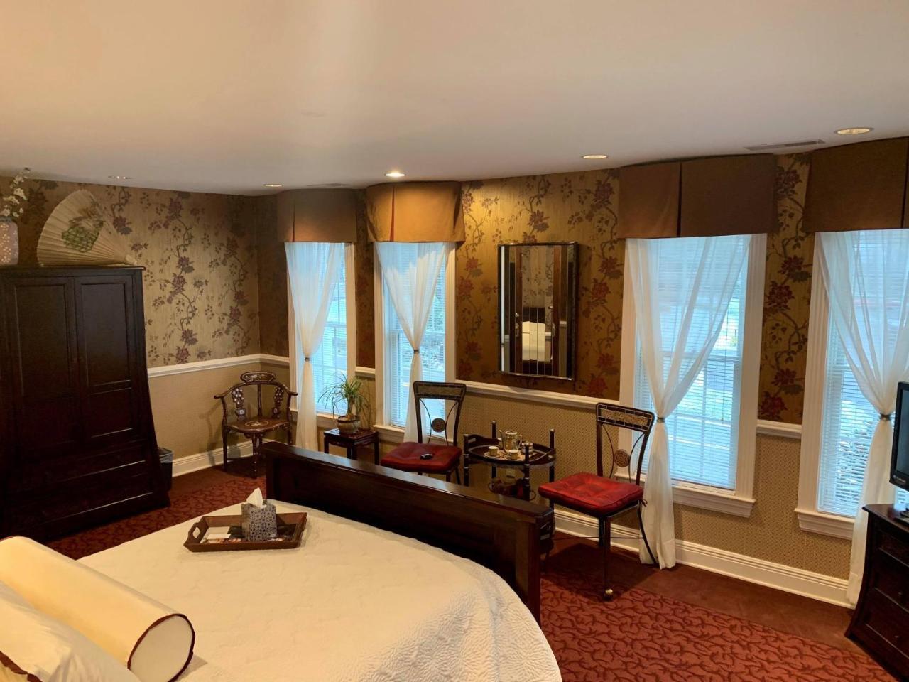 Morgantown The Lake Manor Bed & Breakfast エクステリア 写真