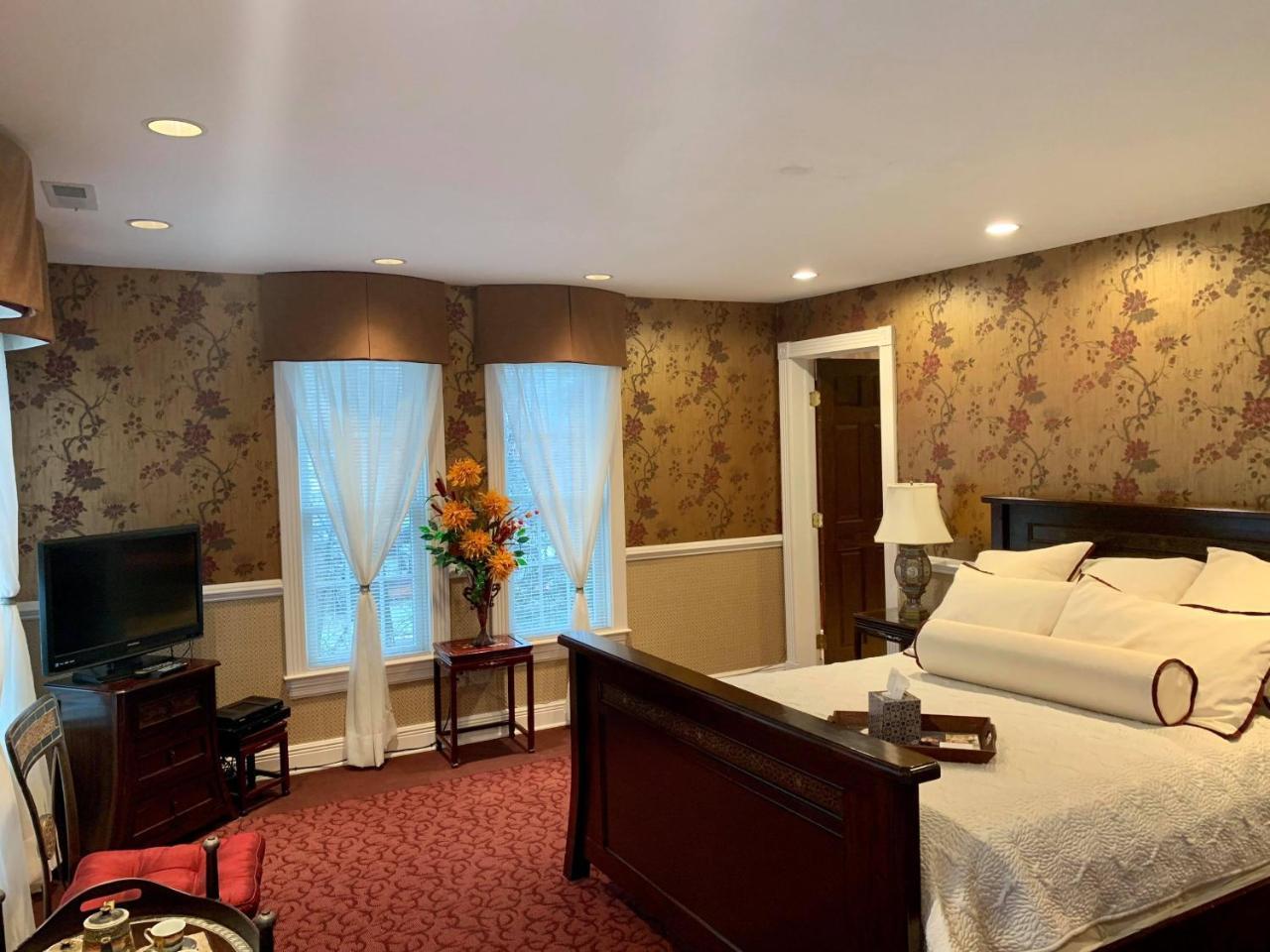 Morgantown The Lake Manor Bed & Breakfast エクステリア 写真
