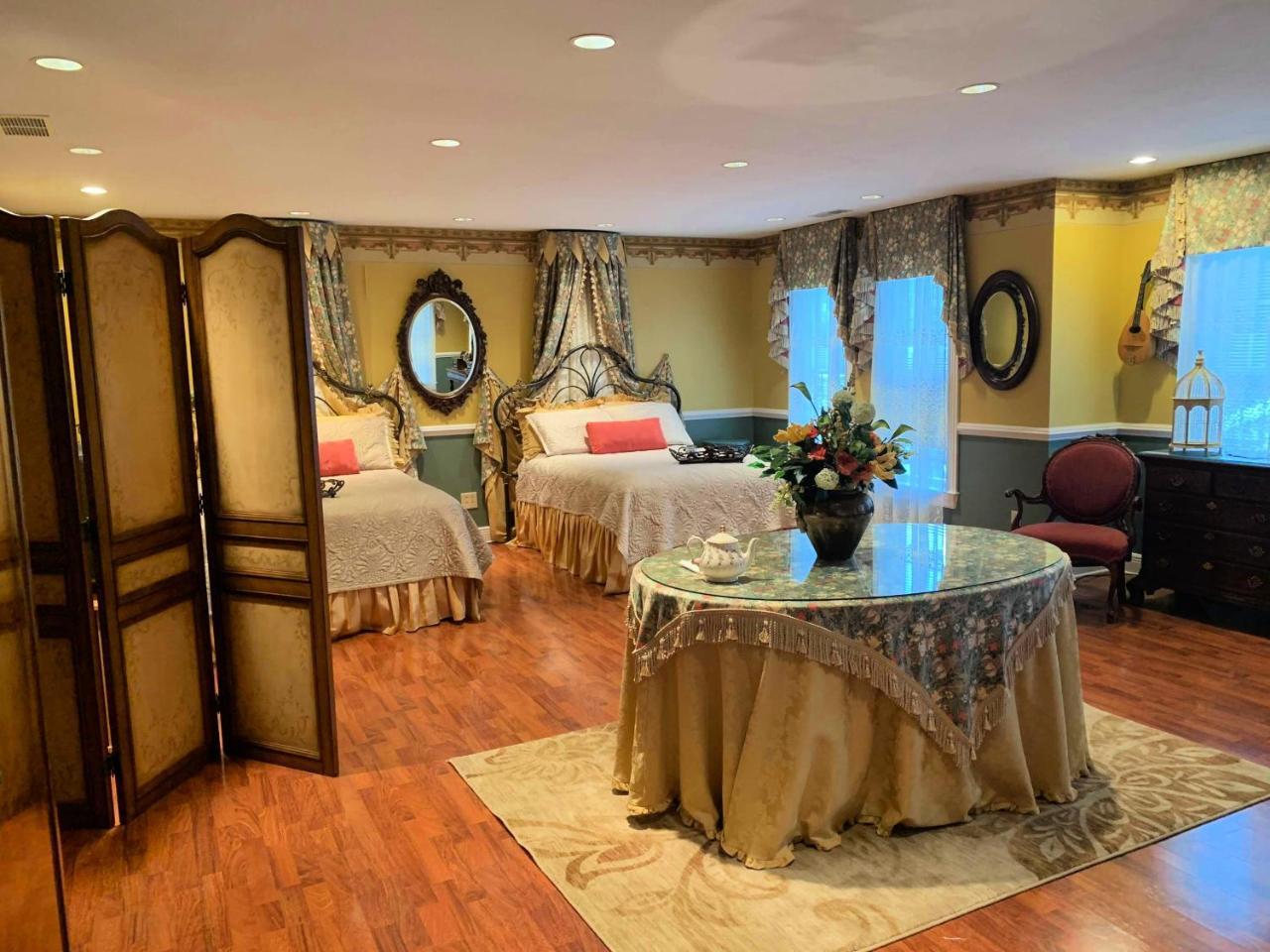 Morgantown The Lake Manor Bed & Breakfast エクステリア 写真