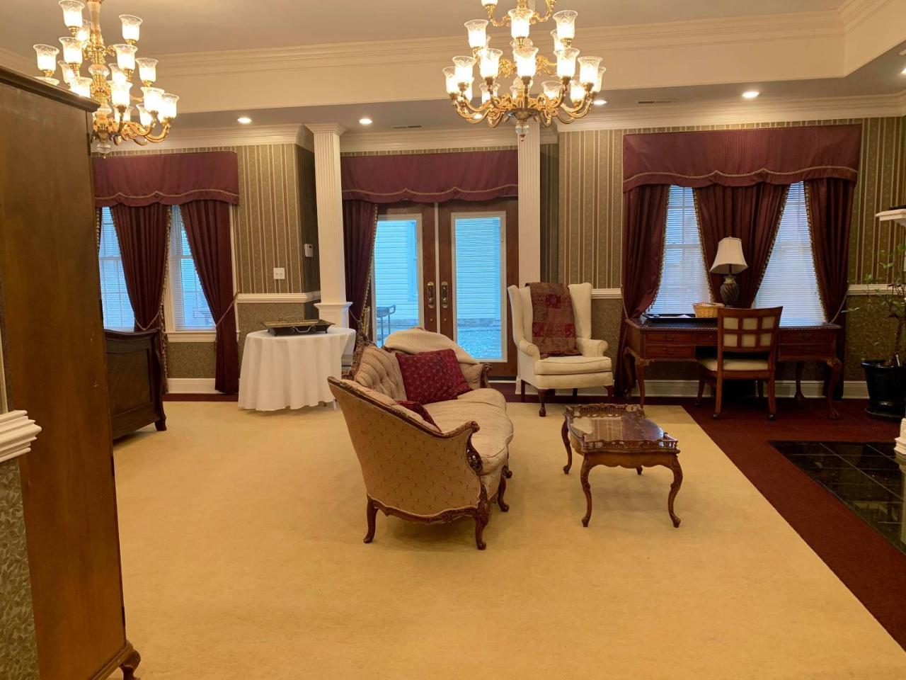 Morgantown The Lake Manor Bed & Breakfast エクステリア 写真